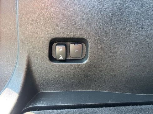 Used 2023 Ford Edge SEL image 16