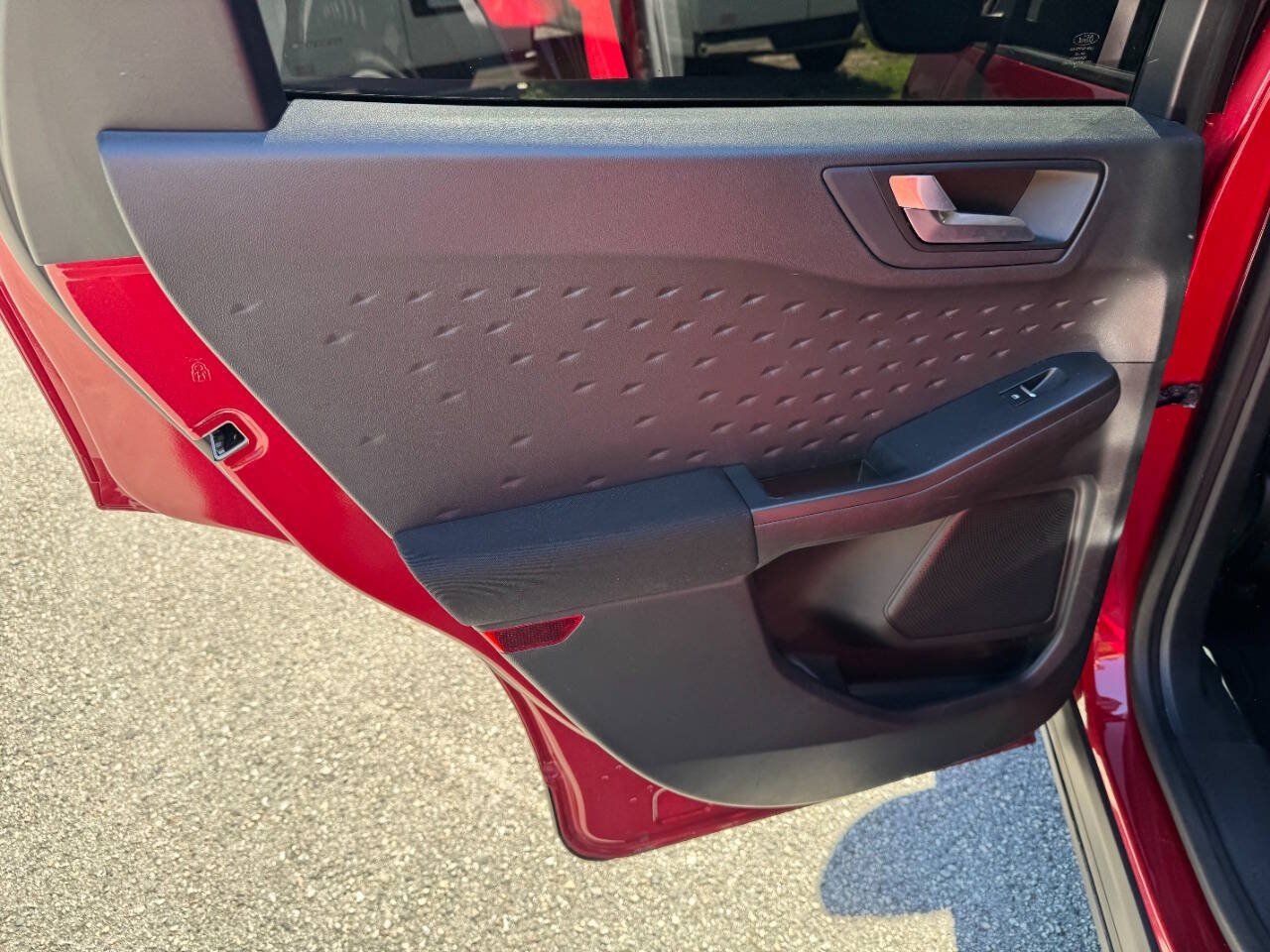 Used 2020 Ford Escape SE FWD image 40