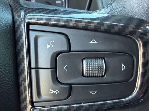 Used 2021 Chevrolet Suburban LT RWD image 22