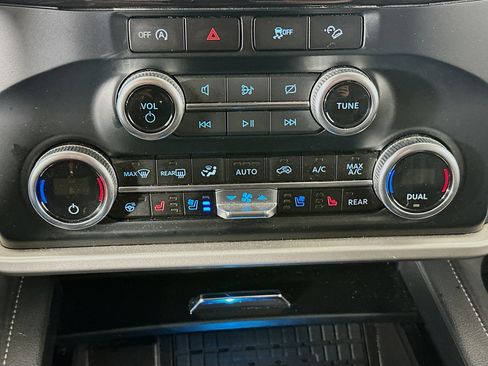 Used 2024 Ford Expedition Max XLT image 24