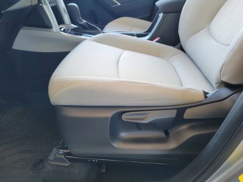 Certified 2025 Toyota Corolla Cross L image 31