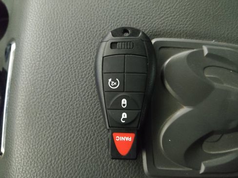 Used 2018 RAM 1500 Big Horn image 32