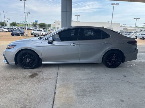 Used 2023 Toyota Camry XSE FWD image 4