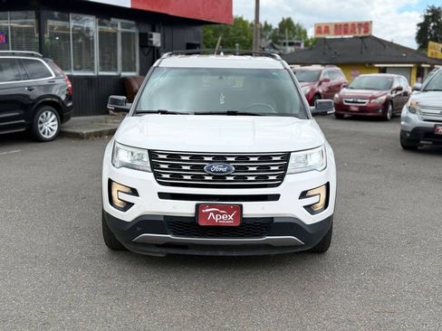 Used 2016 Ford Explorer XLT w/ Equipment Group 202A AWD/4WD image 4