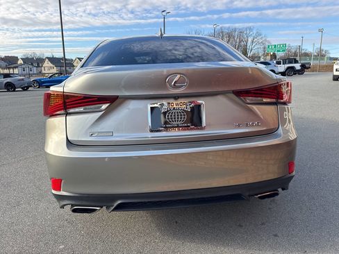 Used 2018 Lexus IS 300 F Sport w/ F Sport Package image 11