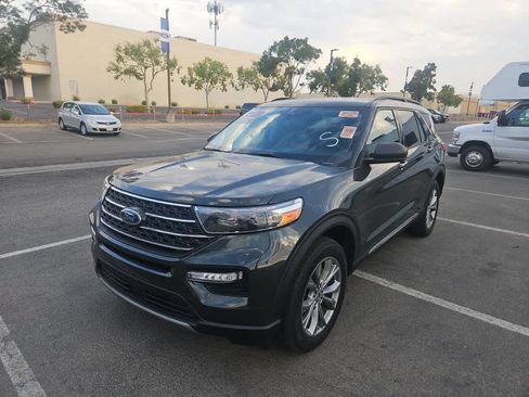 Used 2022 Ford Explorer XLT w/ Equipment Group 202A AWD/4WD image 1