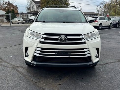 Used 2017 Toyota Highlander XLE image 2
