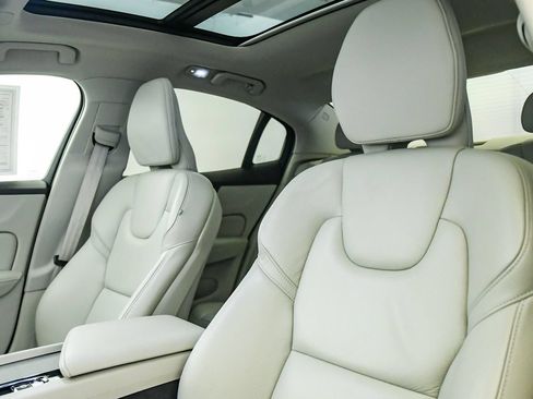 Certified 2023 Volvo S60 B5 Ultimate w/ Climate Package FWD image 18