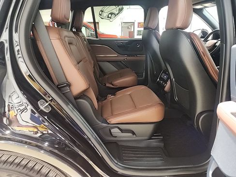 Used 2026 Lincoln Aviator Reserve w/ Jet Appearance Package AWD/4WD image 9