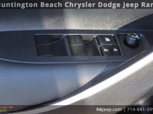 Used 2025 Toyota Corolla SE image 12