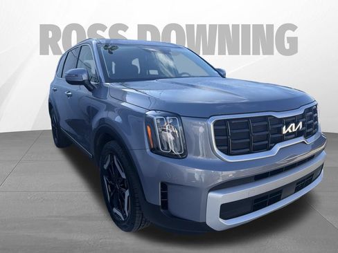 Used 2025 Kia Telluride S FWD image 3