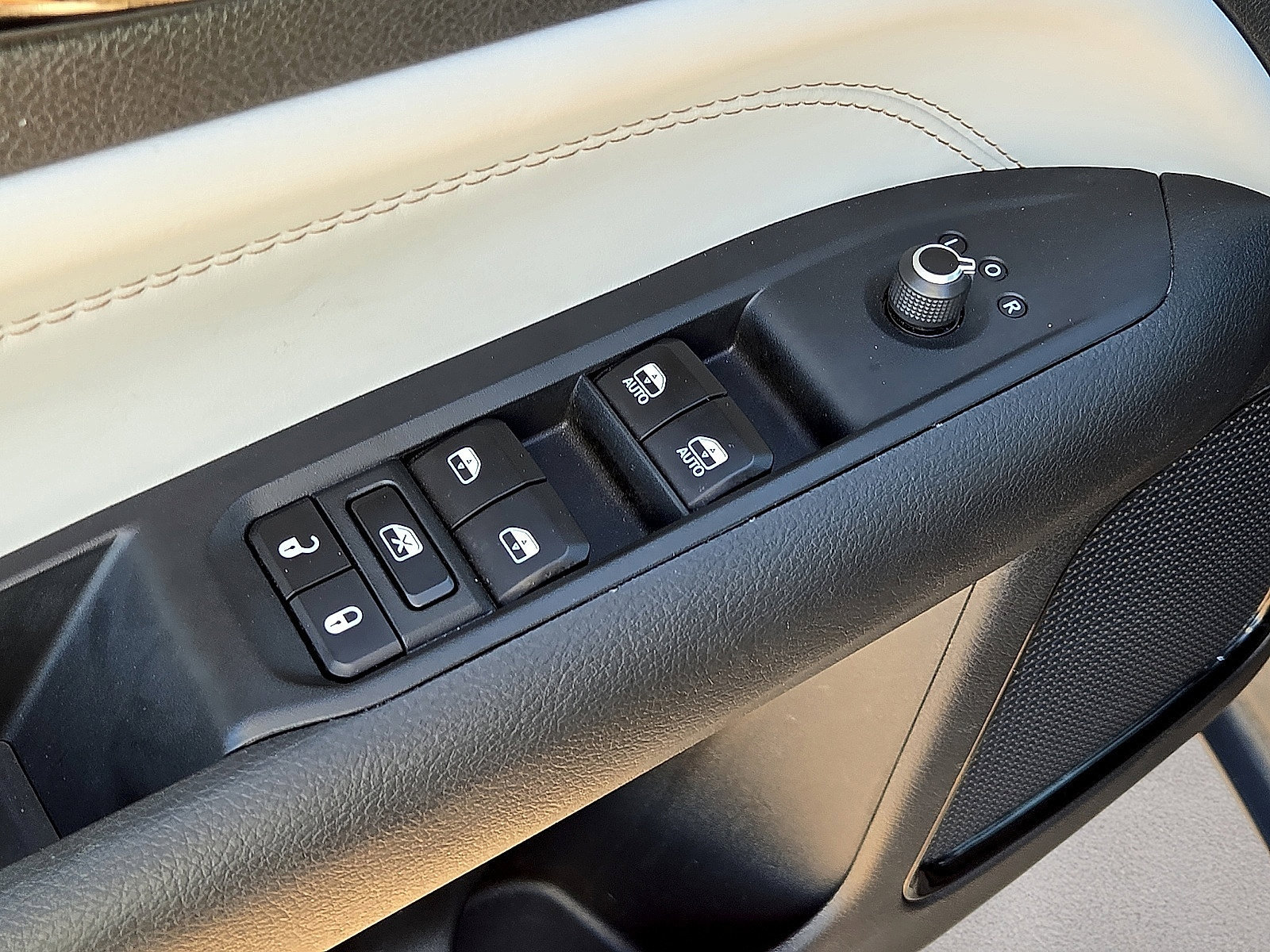 Used 2025 Jeep Compass Limited AWD/4WD image 21