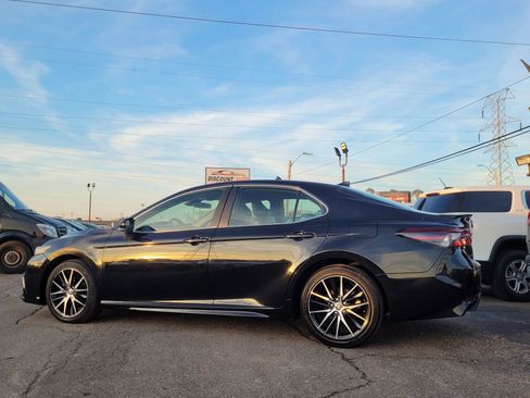 Used 2023 Toyota Camry SE image 2