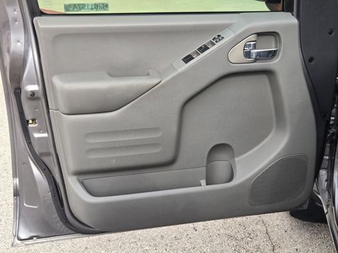 Used 2017 Nissan Frontier SV w/ SV Value Truck Package image 10