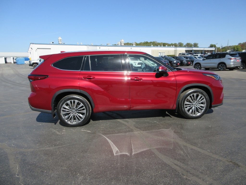 Used 2021 Toyota Highlander Platinum AWD/4WD image 4