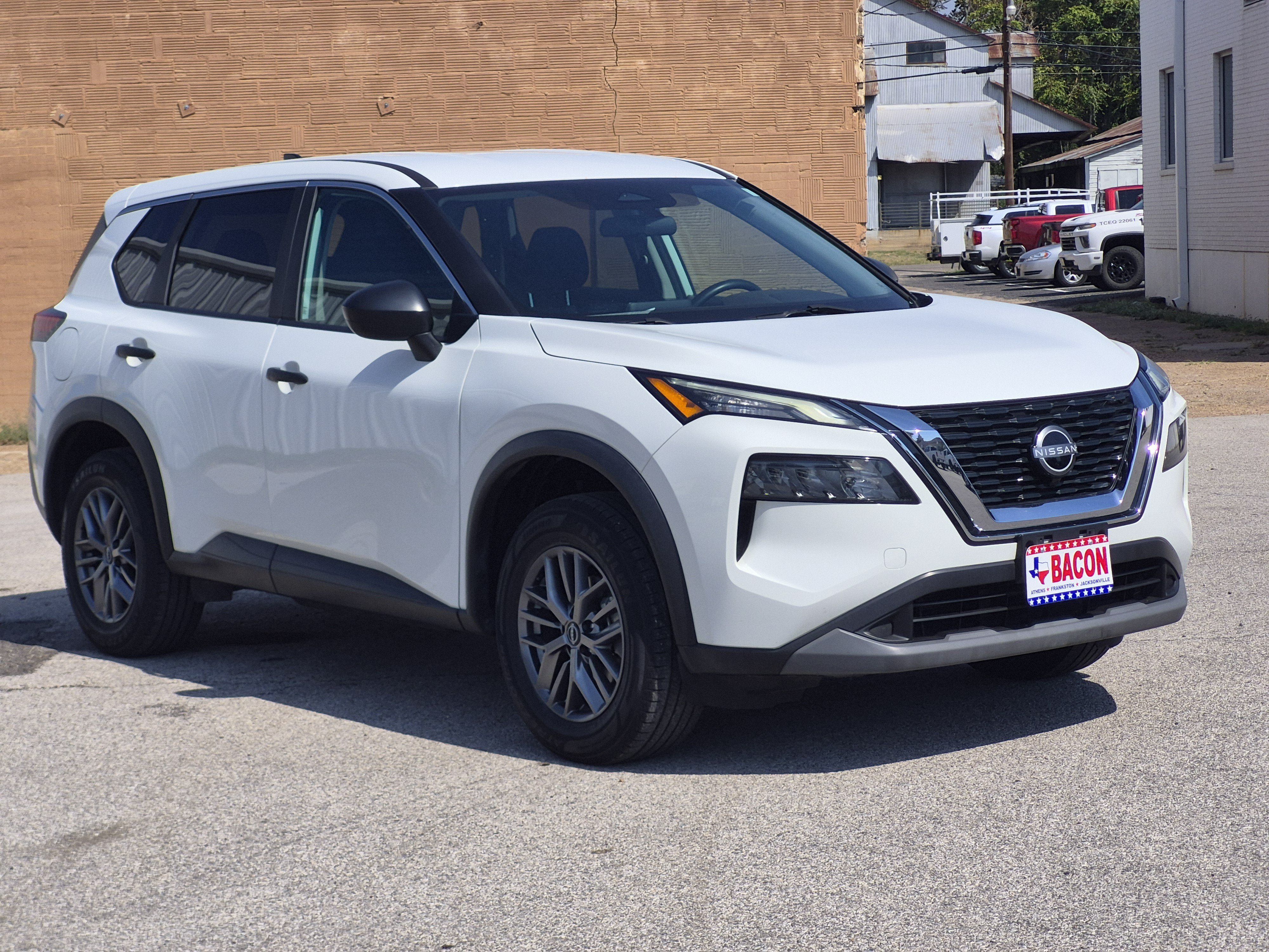 Used 2023 Nissan Rogue S AWD/4WD image 3