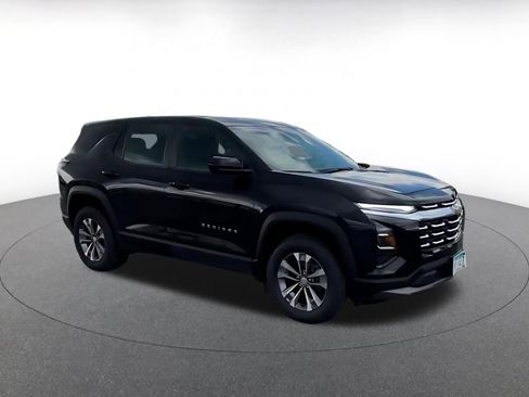 Used 2025 Chevrolet Equinox LT FWD image 2