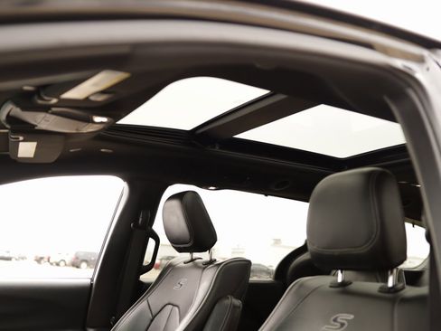 Used 2020 Chrysler Pacifica Limited w/ Advanced Safetytec Group image 24