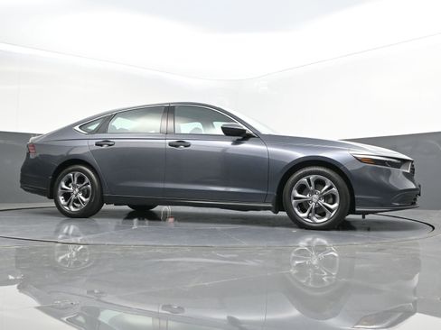 Used 2023 Honda Accord EX image 36