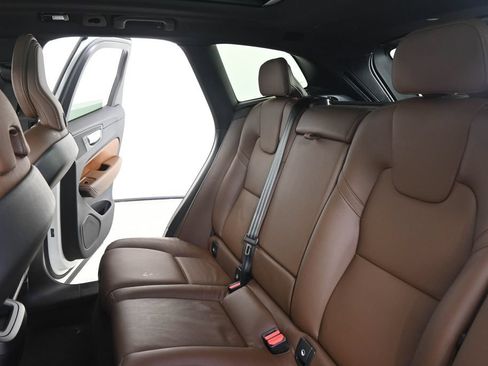 Used 2023 Volvo XC60 B5 Plus w/ Climate Package FWD image 21