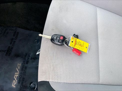 Used 2016 Toyota RAV4 XLE FWD image 14