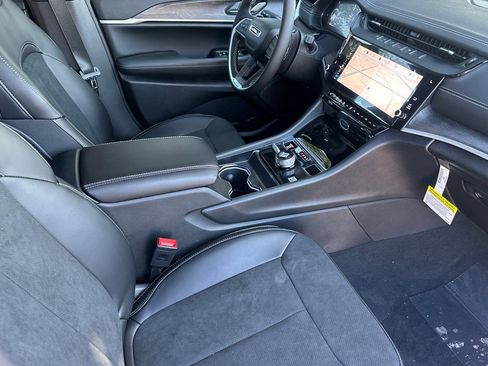 New 2026 Jeep Grand Cherokee Altitude image 13