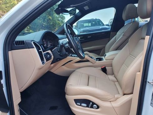 Used 2021 Porsche Cayenne AWD/4WD image 23