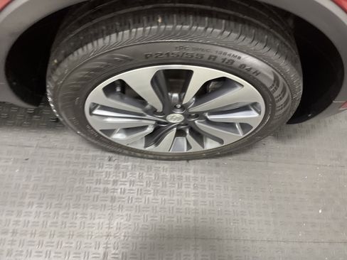 Used 2021 Buick Encore Preferred AWD/4WD image 28