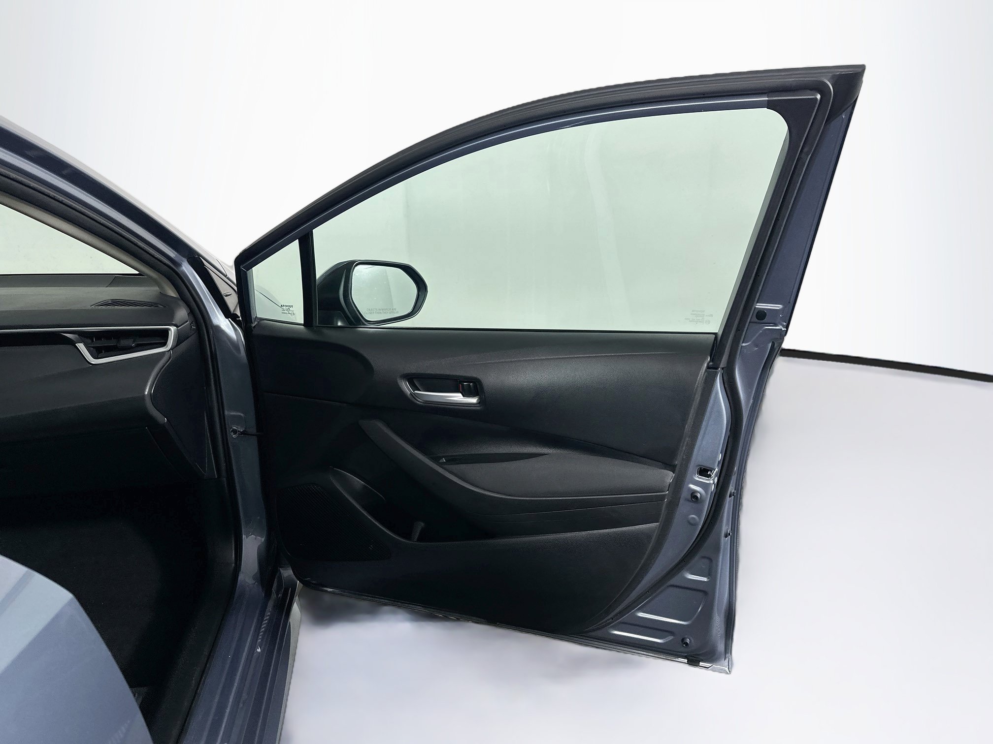 Used 2021 Toyota Corolla LE FWD image 30