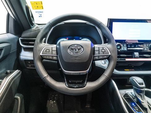 Certified 2026 Toyota Highlander XSE AWD/4WD image 17