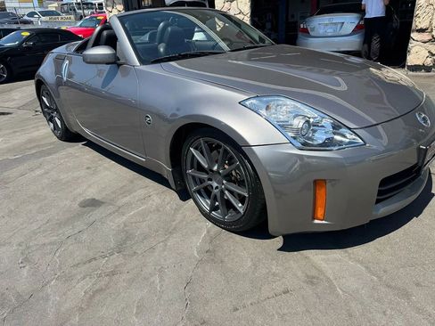 Used 2007 Nissan 350Z Touring image 4