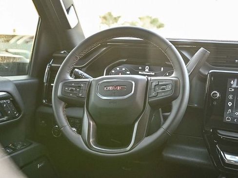 Used 2025 GMC Sierra 2500 AT4 AWD/4WD image 17