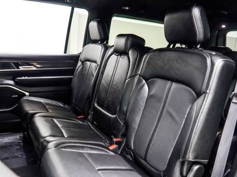 Used 2024 Jeep Wagoneer L Series II w/ Flexible Seating Group AWD/4WD image 38