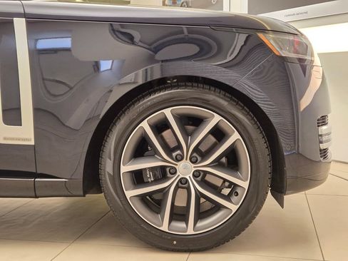 Used 2025 Land Rover Range Rover Autobiography AWD/4WD image 8