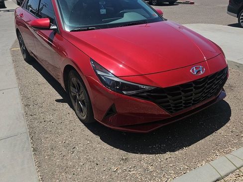 Used 2023 Hyundai Elantra SEL w/ Preferred Accessory Package FWD image 5