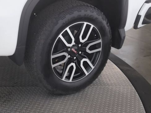 Used 2023 GMC Sierra 1500 AT4 w/ AT4 Premium Package AWD/4WD image 14