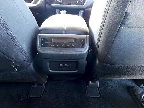 Used 2025 Nissan Pathfinder SV image 18