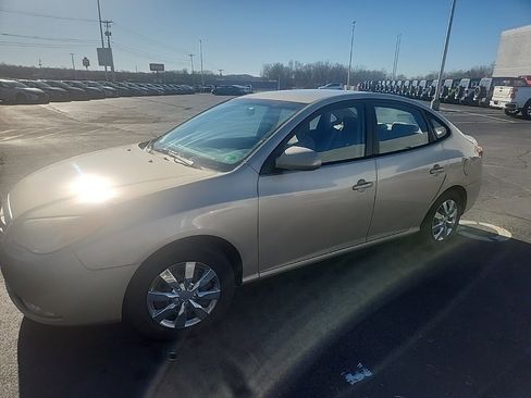 Used 2010 Hyundai Elantra GLS image 2