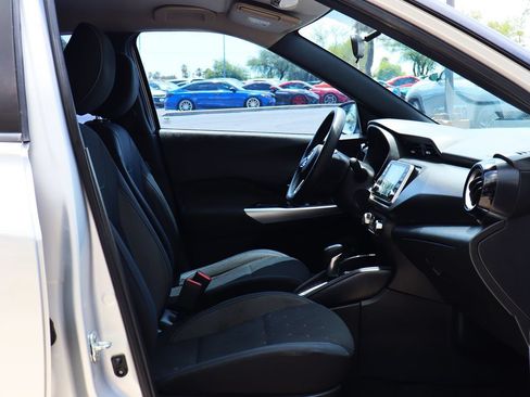 Used 2018 Nissan Kicks SV FWD image 30