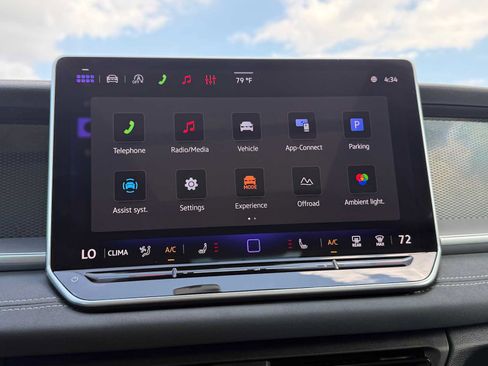 Used 2026 Volkswagen Tiguan SE w/ Panoramic Sunroof Package AWD/4WD image 25