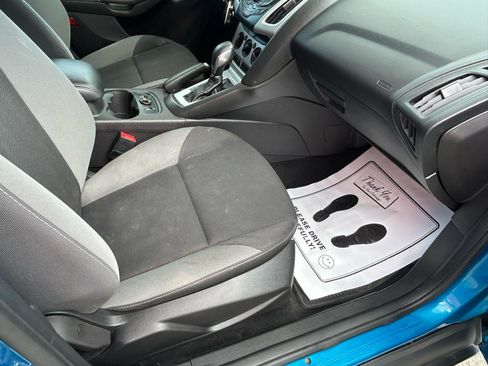 Used 2014 Ford Focus SE w/ SE Winter Package FWD image 12