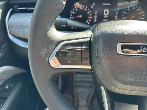 Certified 2025 Jeep Compass Latitude image 20