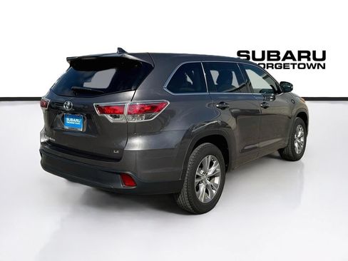 Used 2015 Toyota Highlander Plus FWD image 7