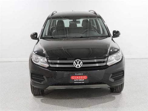 Used 2017 Volkswagen Tiguan S image 2