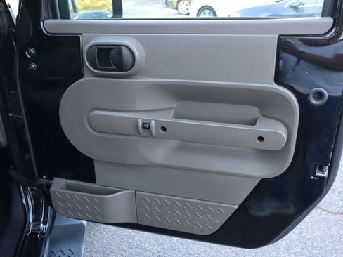 Used 2009 Jeep Wrangler Unlimited Sahara w/ Dual Top Group image 14