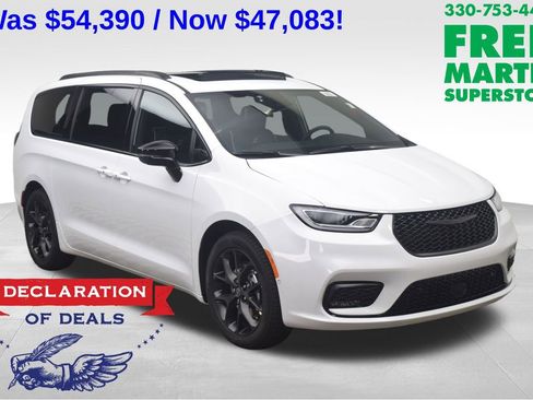 New 2026 Chrysler Pacifica Limited w/ S Appearance Package image 1