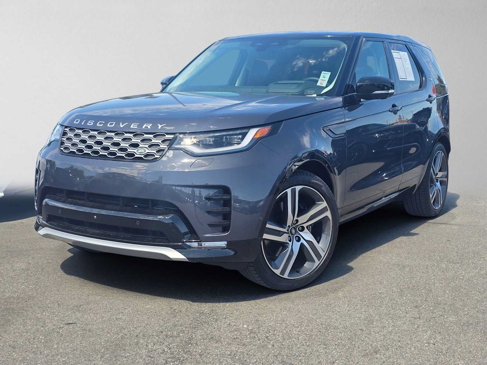 Used 2025 Land Rover Discovery Metropolitan Edition AWD/4WD image 1