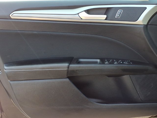 Used 2020 Ford Fusion SE AWD/4WD image 14
