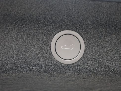 Used 2026 Tesla Model Y Long Range RWD image 11