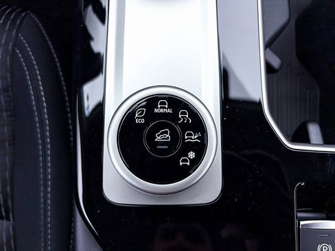 New 2025 Mitsubishi Outlander ES image 19